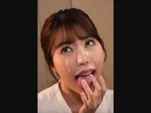 Nam sinh trúng độc đắc được cô giáo dâm đãng bú cu